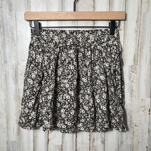 Brandy Melville Dresses & Skirts - Brandy Melville Floral‎ Mini Skirt Stretch Waistband One Size Fits Small/Medium